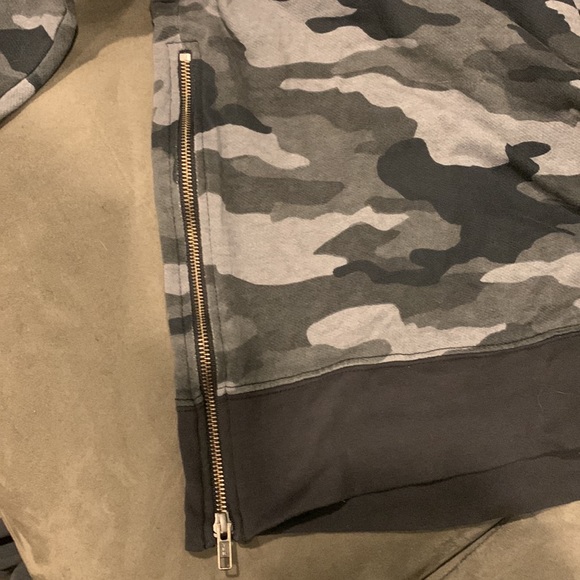 Current/Elliot The Stadium Zip Sweatshirt in Distressed Black Camo size medium - Picture 8 of 11